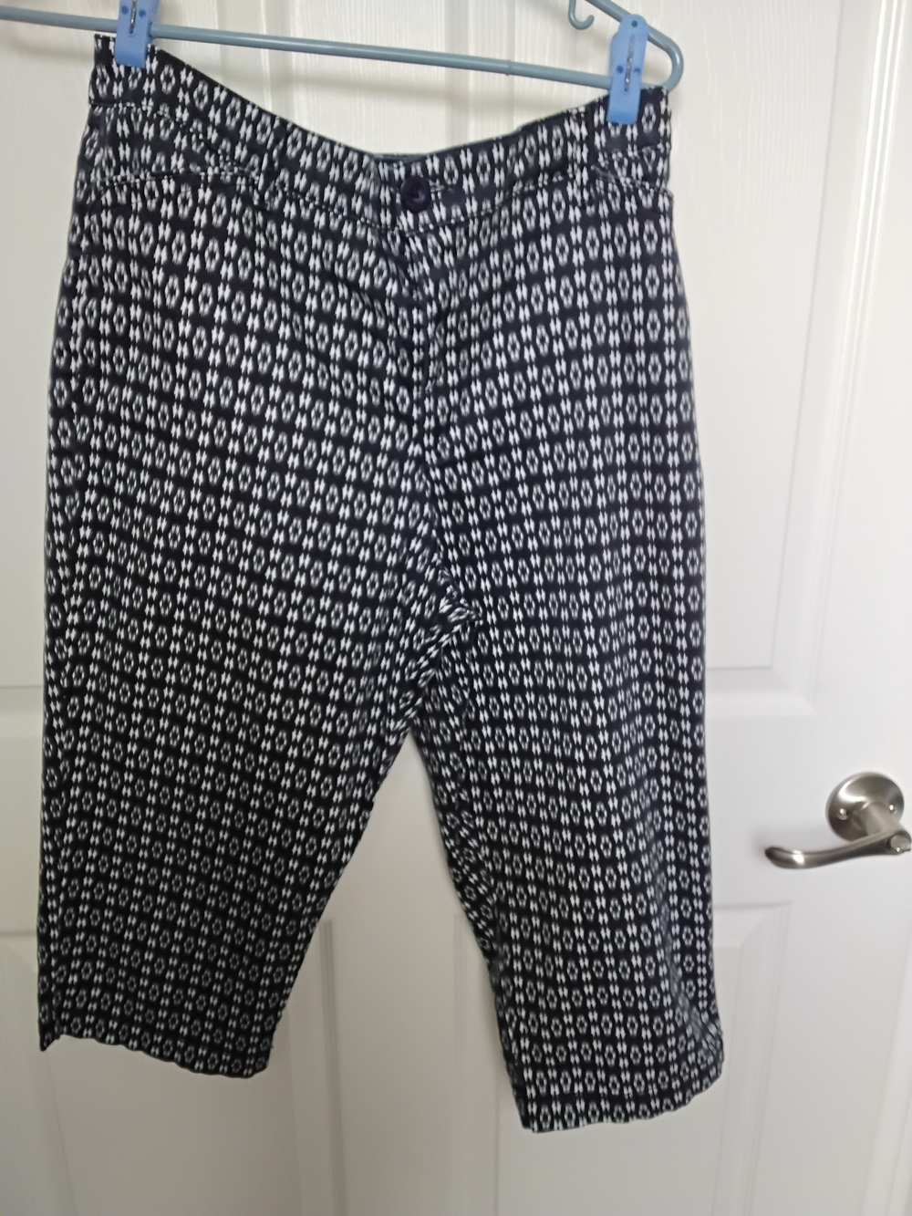Gloria Vanderbilt Navy and White Ikat Cropped Pants